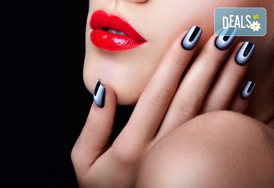 Класически или френски маникюр с гел лак Blue Sky или Rec, богат избор от ефекти, 4 авторски декорации и хидратиращ масаж на ръце в Beauty center D&M! - Снимка 1