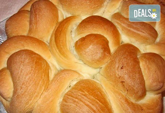 Нова празнична оферта! Домашна вързана баница с късмети, тиквеник с орехи, погача с орнаменти и паричка или малка питка с паричка от Работилница Рави! - Снимка 4