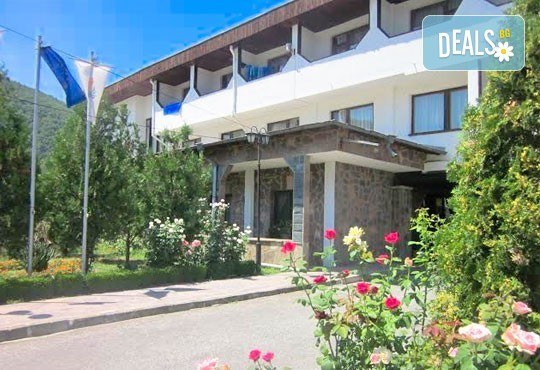 Релакс в СПА хотел Виктория, Брацигово! 1 нощувка със закуска и вечеря, безплатно за деца до 6 години! - Снимка 2