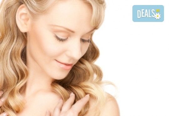 Нова прическа! Масажно измиване, подстригване, стилизиране и оформяне с дифузер в салон за красота Виктория - Снимка 1