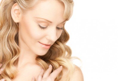 Нова прическа! Масажно измиване, подстригване, стилизиране и оформяне с дифузер в салон за красота Виктория