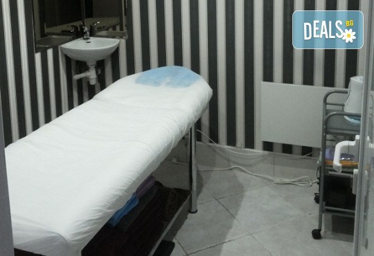 Почистване на лице и колагенова мезотерапия или антиакне терапия с био козметика на водещата немска фирма Dr. Spiller в козметично студио Beauty - Снимка 5