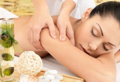 Релаксирайте за час с класически масаж на цяло тяло в салон за красота Слънчев ден