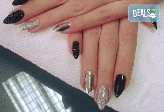 Красиви ръце! Дълготраен маникюр с гел лак Le Vole и 2 декорации в Студио за маникюр Vess Nails - Снимка 9