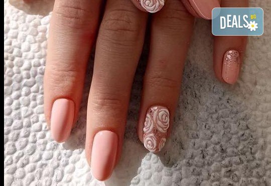 Красиви ръце! Дълготраен маникюр с гел лак Le Vole и 2 декорации в Студио за маникюр Vess Nails - Снимка 10
