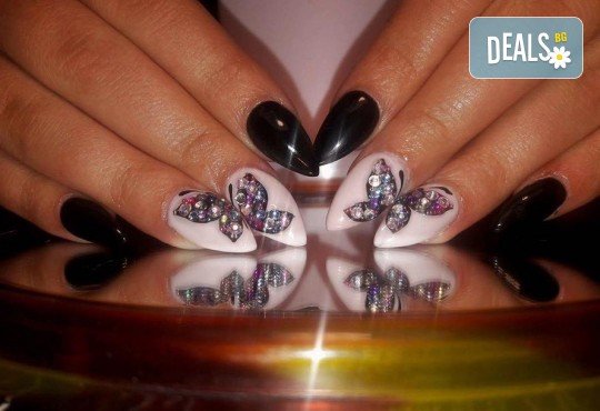 Красиви ръце! Дълготраен маникюр с гел лак Le Vole и 2 декорации в Студио за маникюр Vess Nails - Снимка 11