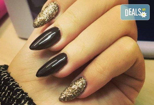 Красиви ръце! Дълготраен маникюр с гел лак Le Vole и 2 декорации в Студио за маникюр Vess Nails - Снимка 14