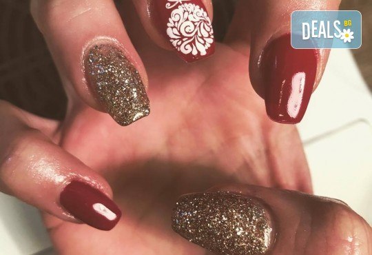 Красиви ръце! Дълготраен маникюр с гел лак Le Vole и 2 декорации в Студио за маникюр Vess Nails - Снимка 15