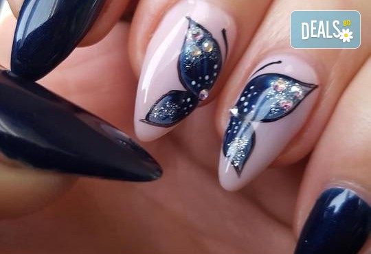 Красиви ръце! Дълготраен маникюр с гел лак Le Vole и 2 декорации в Студио за маникюр Vess Nails - Снимка 2