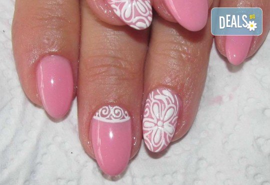 Красиви ръце! Дълготраен маникюр с гел лак Le Vole и 2 декорации в Студио за маникюр Vess Nails - Снимка 1