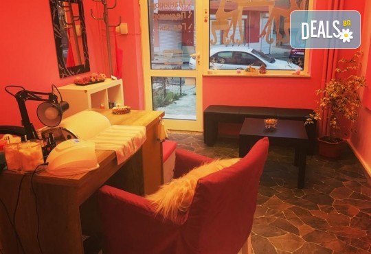 Красиви ръце! Дълготраен маникюр с гел лак Le Vole и 2 декорации в Студио за маникюр Vess Nails - Снимка 17