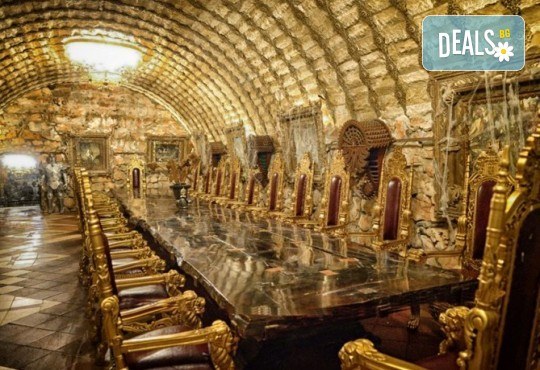 Нова година в замъка Влюбен във вятъра в Равадиново - Новогодишна празнична вечеря, програма с DJ и подарък: сувенир от замъка! - Снимка 1