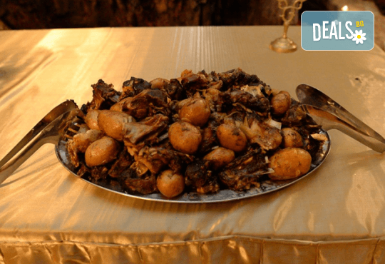 Нова година в замъка Влюбен във вятъра в Равадиново - Новогодишна празнична вечеря, програма с DJ и подарък: сувенир от замъка! - Снимка 5