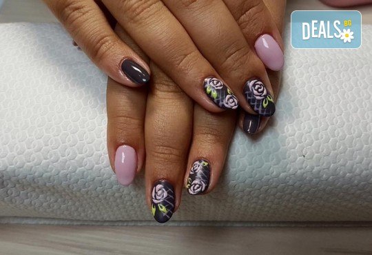 Прекрасни ръце! АРТ маникюр с гел лак, 4 рисувани декорации и арт елементи при маникюрист в Студио за маникюр Vess Nails - Снимка 7