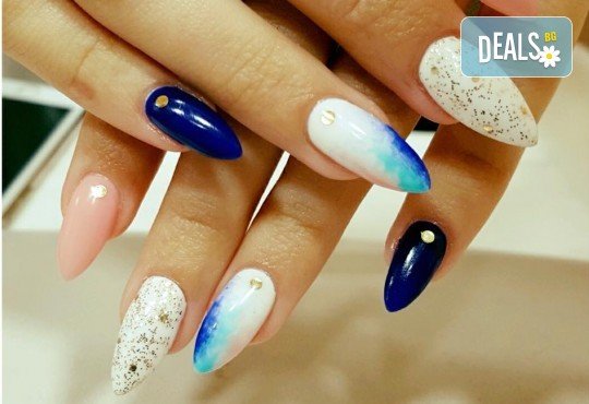 Прекрасни ръце! АРТ маникюр с гел лак, 4 рисувани декорации и арт елементи при маникюрист в Студио за маникюр Vess Nails - Снимка 5