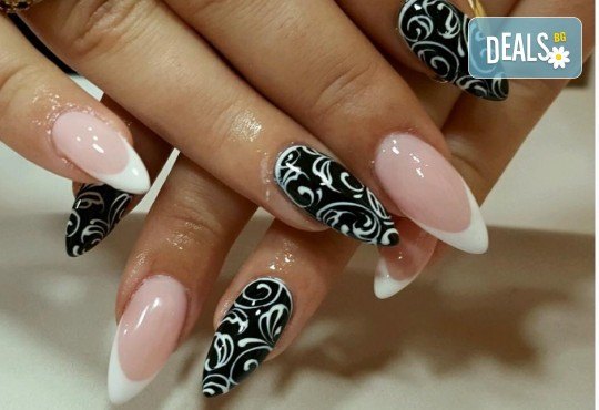 Прекрасни ръце! АРТ маникюр с гел лак, 4 рисувани декорации и арт елементи при маникюрист в Студио за маникюр Vess Nails - Снимка 1