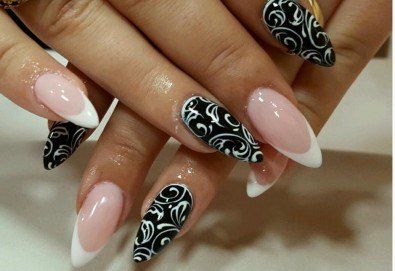 Прекрасни ръце! АРТ маникюр с гел лак, 4 рисувани декорации и арт елементи при маникюрист в Студио за маникюр Vess Nails