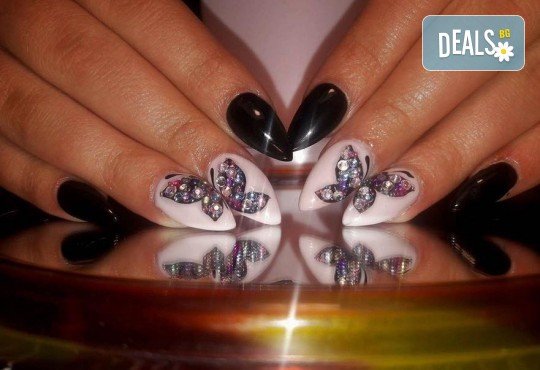 Прекрасни ръце! АРТ маникюр с гел лак, 4 рисувани декорации и арт елементи при маникюрист в Студио за маникюр Vess Nails - Снимка 9