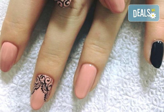 Прекрасни ръце! АРТ маникюр с гел лак, 4 рисувани декорации и арт елементи при маникюрист в Студио за маникюр Vess Nails - Снимка 10