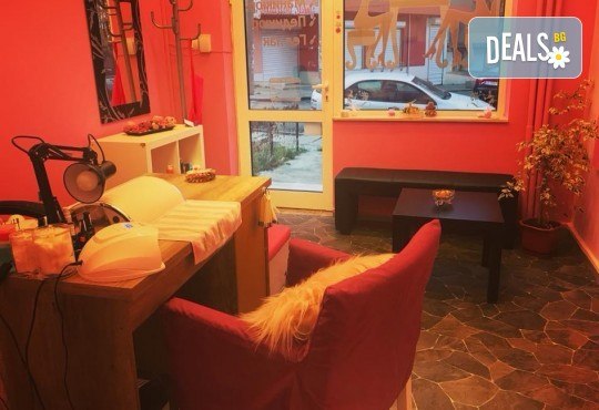 Прекрасни ръце! АРТ маникюр с гел лак, 4 рисувани декорации и арт елементи при маникюрист в Студио за маникюр Vess Nails - Снимка 14