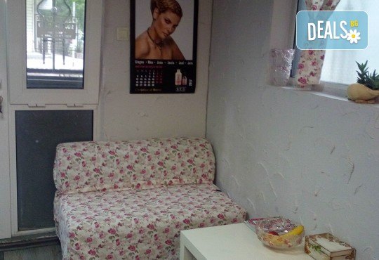 Терапия за коса с макадамия, подстригване, масажно измиване, маска с макадамия и оформяне на ежедневна прическа в студио LD - Снимка 5