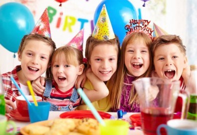 Парти Направи си сам! 2 часа детски рожден ден за 15 деца: включена зала, украса, напитки и възможност за лично планиране на партито в Детски център - Приказен свят!