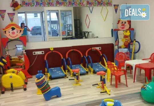 Парти Направи си сам! 2 часа детски рожден ден за 15 деца: включена зала, украса, напитки и възможност за лично планиране на партито в Детски център - Приказен свят! - Снимка 7