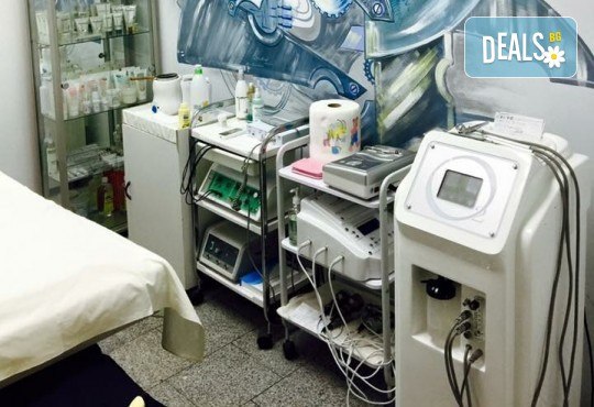 Mикродермабразио и успокояваща маска според типа кожа в салон за красота Incanto Dream, Студентски град! - Снимка 6