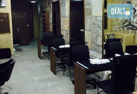 Mикродермабразио и успокояваща маска според типа кожа в салон за красота Incanto Dream, Студентски град! - Снимка 10