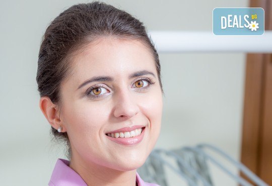 Обстоен дентален преглед, почистване на зъбен камък и зъбна плака с ултразвук и полиране с Air Flow в Deckoff Dental - Снимка 7