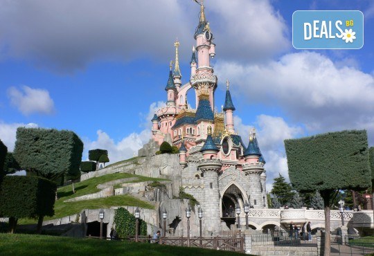 В Дисниленд и Париж за 1 юни - мечта за малки и големи! 4 нощувки със закуски в хотел 2* или 3*, самолетен билет, летищни такси и трансфери, водач - Снимка 2
