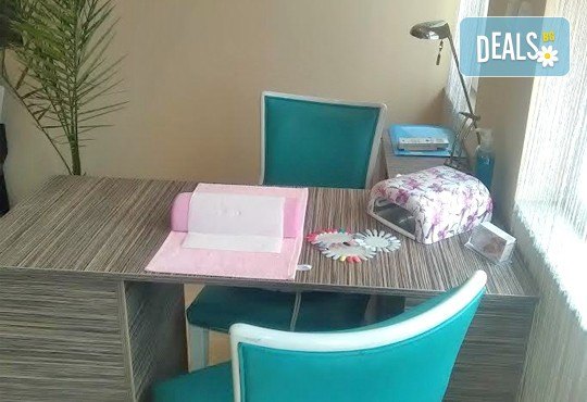 Безупречна визия! Маникюр с гел лак, 2 авторски декорации и бонус: безплатно сваляне в студио за красота Jessica - Снимка 3