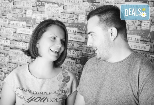 Професионална студийна фотосесия за двойки, специално за Свети Валентин, с 20 обработени кадъра от Pandzherov Photography! - Снимка 3