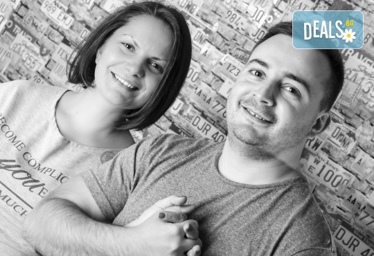 Професионална студийна фотосесия за двойки, специално за Свети Валентин, с 20 обработени кадъра от Pandzherov Photography! - Снимка 1