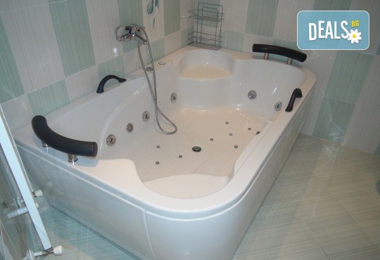 Традиционна атмосфера за Гергьовден в Златоград! 2 нощувки със закуски в хотел Панорама 3*, ползване на басейн, фитнес и СПА, транспорт и екскурзовод - Снимка 6