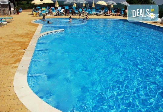 Традиционна атмосфера за Гергьовден в Златоград! 2 нощувки със закуски в хотел Панорама 3*, ползване на басейн, фитнес и СПА, транспорт и екскурзовод - Снимка 11