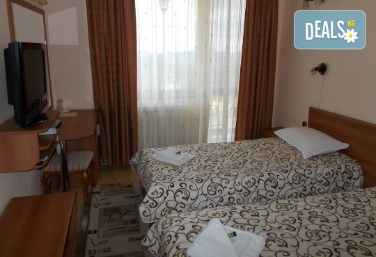 Традиционна атмосфера за Гергьовден в Златоград! 2 нощувки със закуски в хотел Панорама 3*, ползване на басейн, фитнес и СПА, транспорт и екскурзовод - Снимка 5