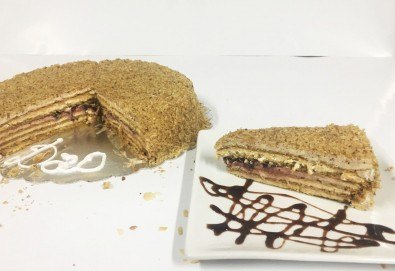 Сладко изкушение от сладкарница Дао - френска селска торта с 14 парчета и възможност за поставяне на пожелание или надпис!