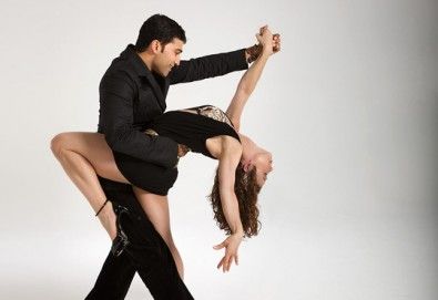 Раздвижете се и се забавлявайте! 5 посещения на тренировки по аеробика, пилатес, бачата или регетон в зала Dance It!