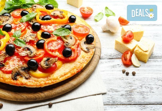 2 малки пици по избор: Капричоза, Калцоне, Поло, Хавай, Прошуто или друга от Ресторанти Златна круша! - Снимка 1