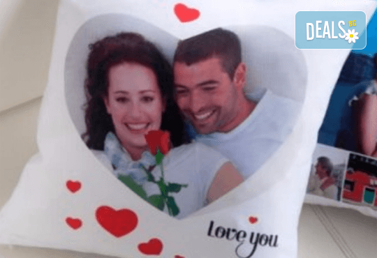 За Св. Валентин! Декоративна възглавничка сърце със снимка или квадрат 40х40 см. от Studio SVR Design! - Снимка 1