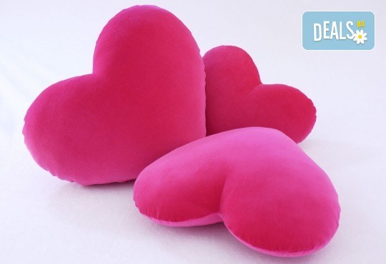 За Св. Валентин! Декоративна възглавничка сърце със снимка или квадрат 40х40 см. от Studio SVR Design! - Снимка 2