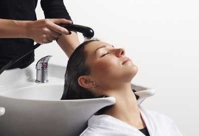 Погрижете се за косата си! Подстригване, масажно измиване, прав сешоар и кератинова преса, която подхранва косъма в дълбочина, от салон Madonna!