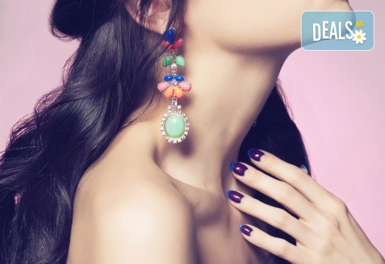 Подчертайте женствеността си! Пробиване на уши + медицински обеци на Studex в различни цветове и форми от студио Вая! - Снимка 2