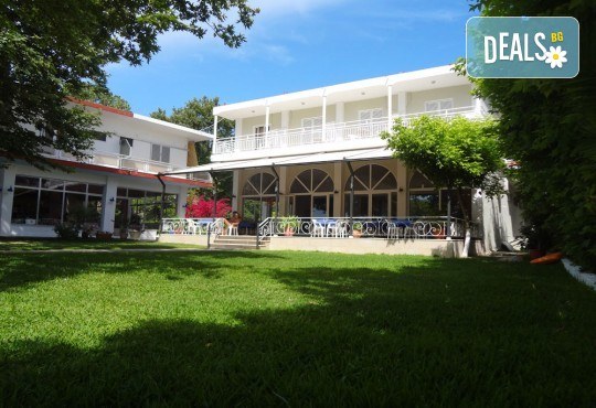 Великден на приказно красивия остров Лефкада! 3 нощувки със закуски в Avra Beach 3*, Нидри, транспорт и екскурзовод - Снимка 7