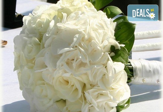 За Вашата сватба от Сватбена агенция Вю Арт! Цветя за сватбената маса и масите за гости + консултация със сватбен агент! - Снимка 9