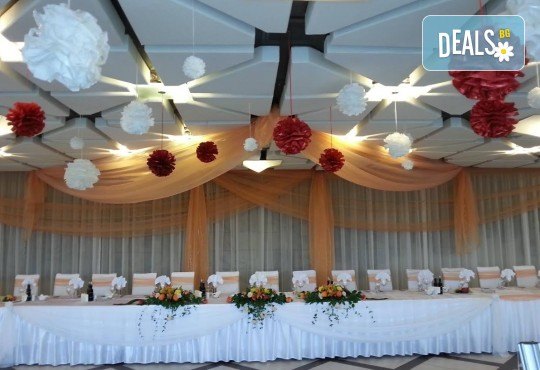 За Вашата сватба от Сватбена агенция Вю Арт! Цветя за сватбената маса и масите за гости + консултация със сватбен агент! - Снимка 10