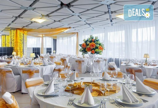 За Вашата сватба от Сватбена агенция Вю Арт! Цветя за сватбената маса и масите за гости + консултация със сватбен агент! - Снимка 11