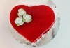Тематична торта за Деня на вклюбените във форма на сърце с пухкав ванлов крем и плодове + надпис по избор от сладкарница Дао! - thumb 3