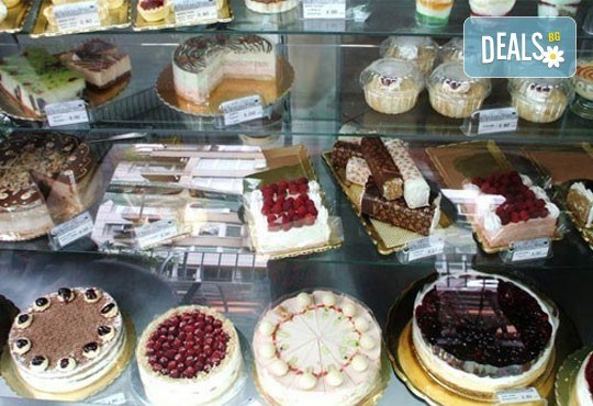 За Баба Марта! 50 бр. еклери Мартенички с баварски крем, корал червен портокал и кокос от Сладкарница Орхидея - Снимка 2